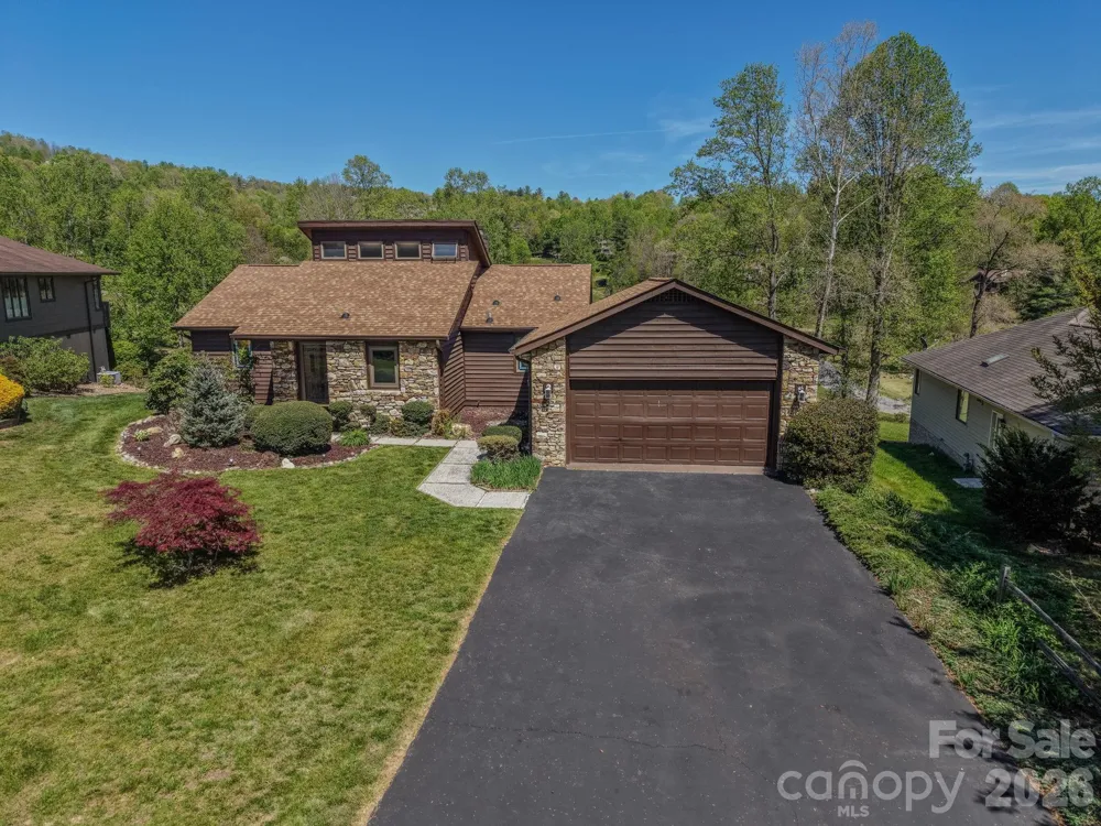 3104 Cove Loop Road Hendersonville, NC 28739
