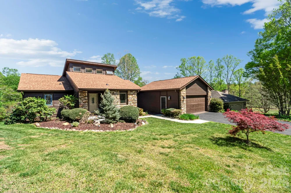 3104 Cove Loop Road Hendersonville, NC 28739