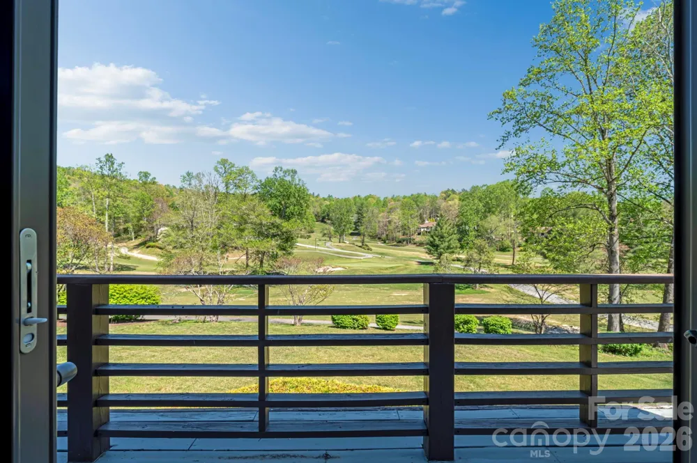 3104 Cove Loop Road Hendersonville, NC 28739