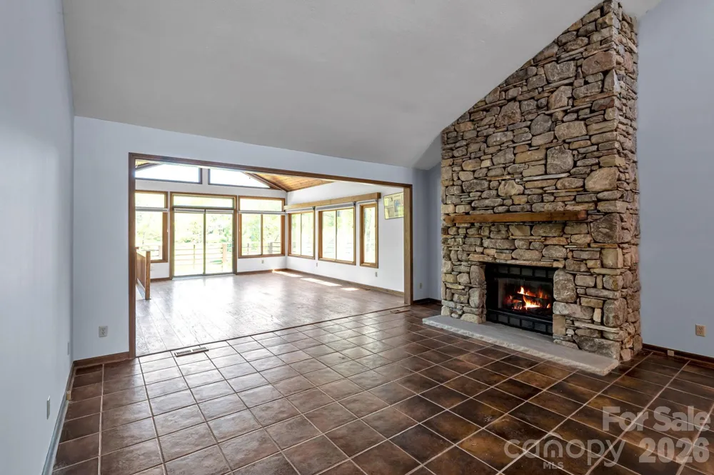 3104 Cove Loop Road Hendersonville, NC 28739