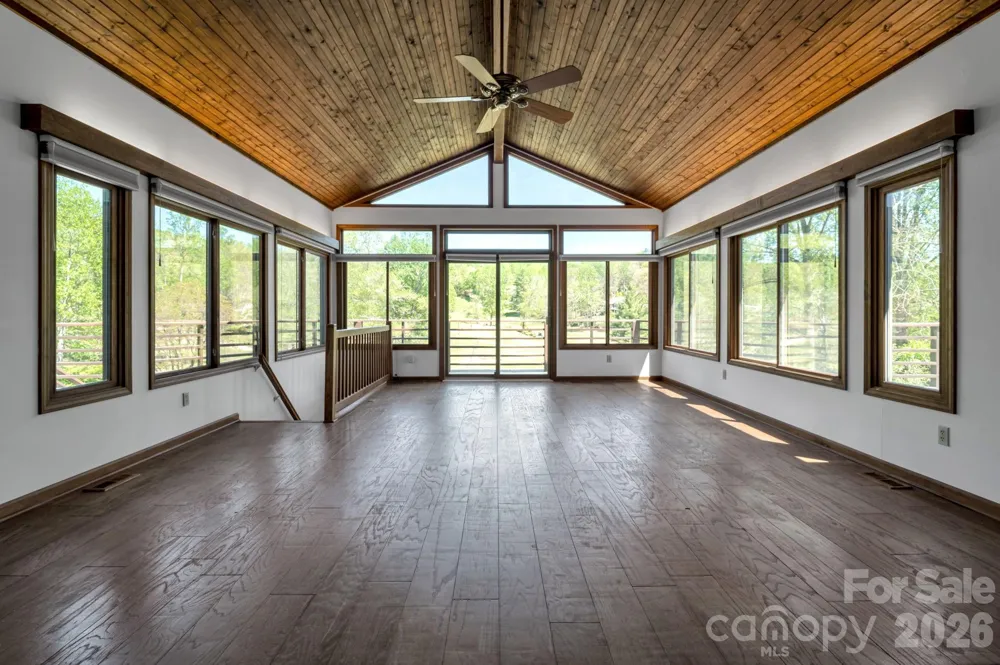 3104 Cove Loop Road Hendersonville, NC 28739