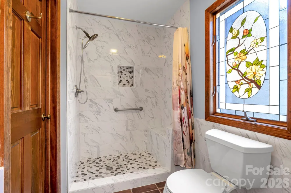 3104 Cove Loop Road Hendersonville, NC 28739