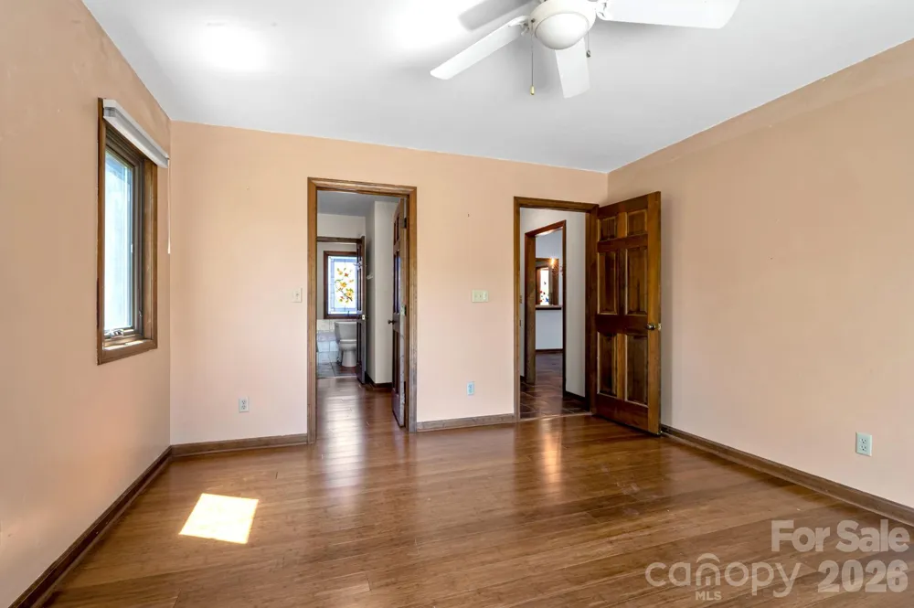 3104 Cove Loop Road Hendersonville, NC 28739