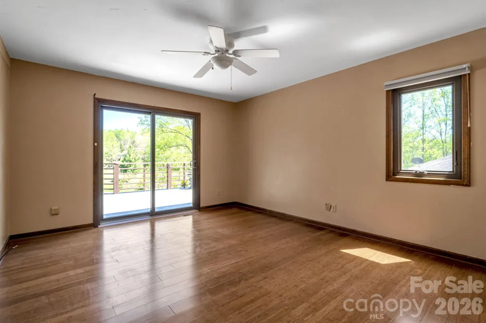 3104 Cove Loop Road Hendersonville, NC 28739