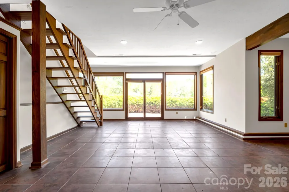 3104 Cove Loop Road Hendersonville, NC 28739