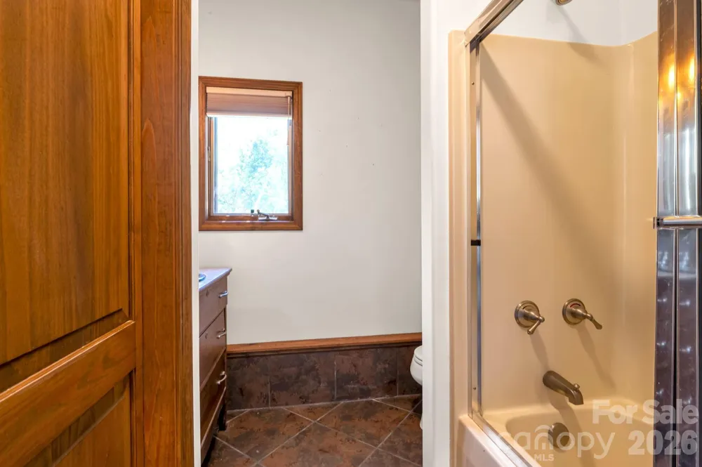 3104 Cove Loop Road Hendersonville, NC 28739