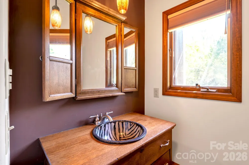 3104 Cove Loop Road Hendersonville, NC 28739