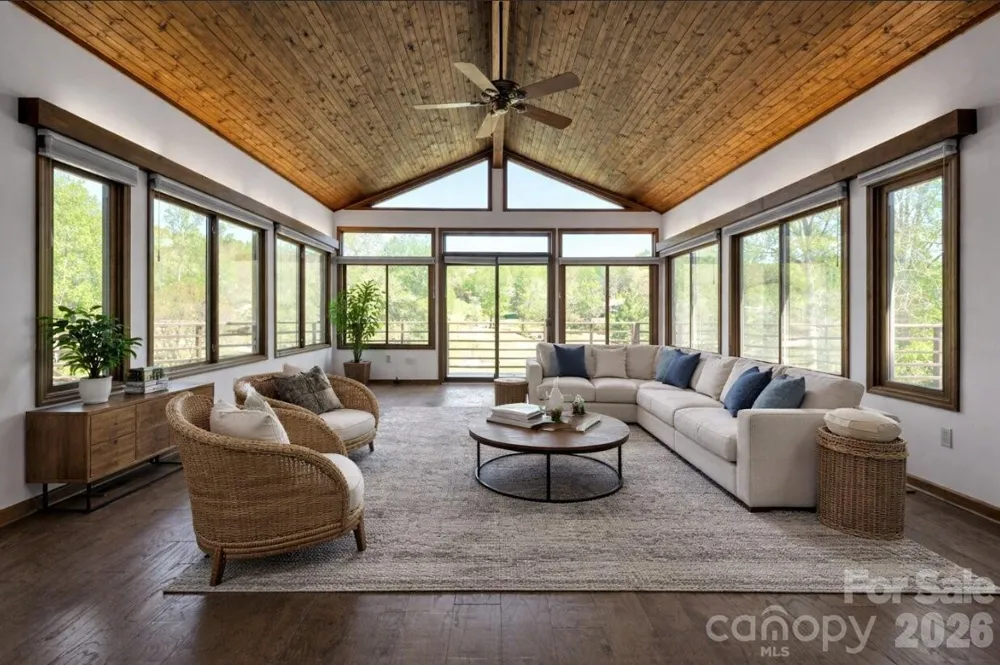3104 Cove Loop Road Hendersonville, NC 28739