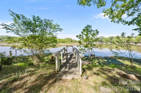 405 Carroll Cove