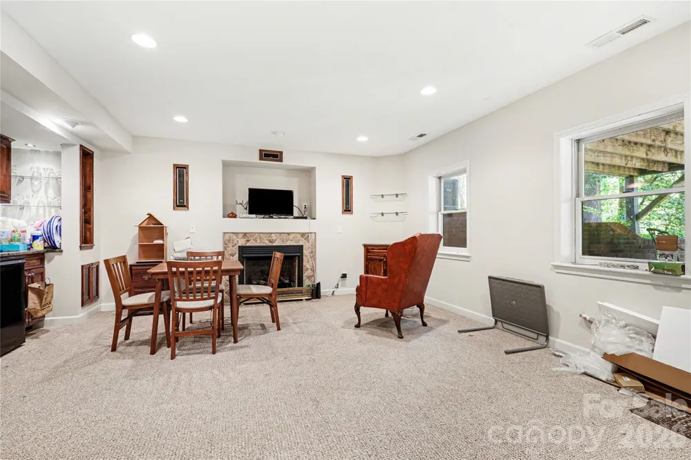 5005 Mayberry Lane Winston Salem, NC 27106