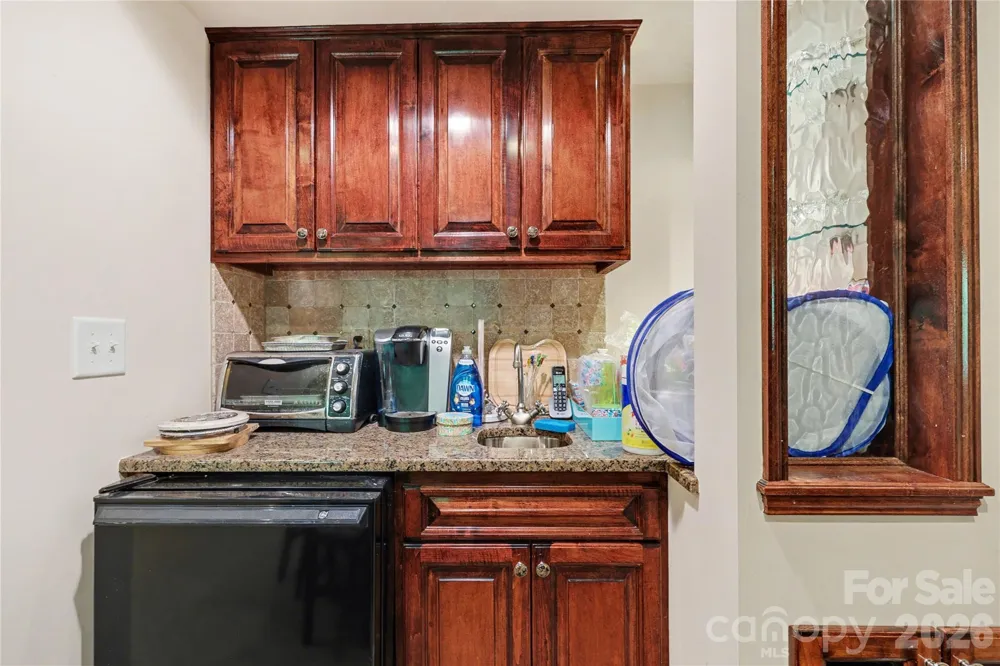 5005 Mayberry Lane Winston Salem, NC 27106