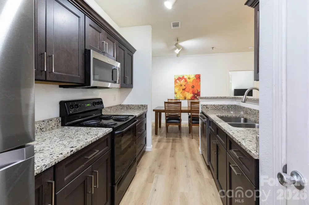 400 Vista Lake Drive #002 Candler, NC 28715