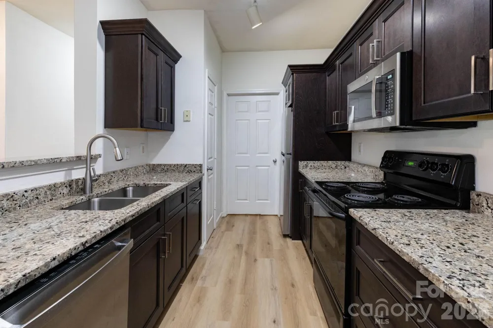 400 Vista Lake Drive #002 Candler, NC 28715
