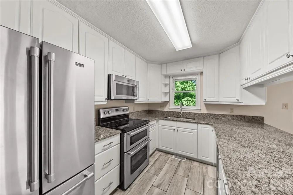 330 Hillview Drive Lexington, NC 27292