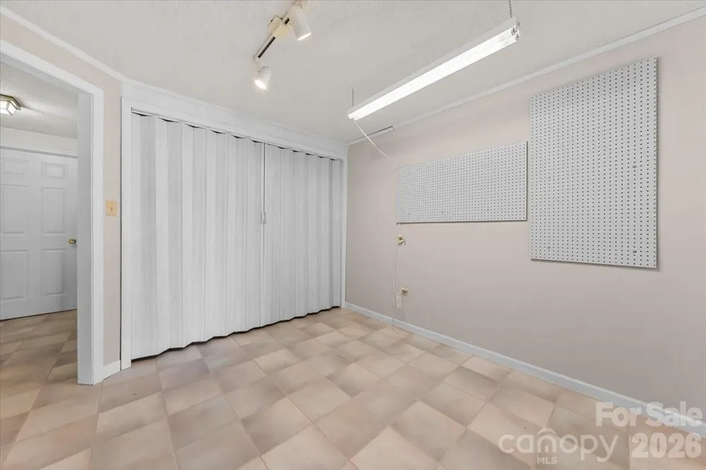 330 Hillview Drive Lexington, NC 27292