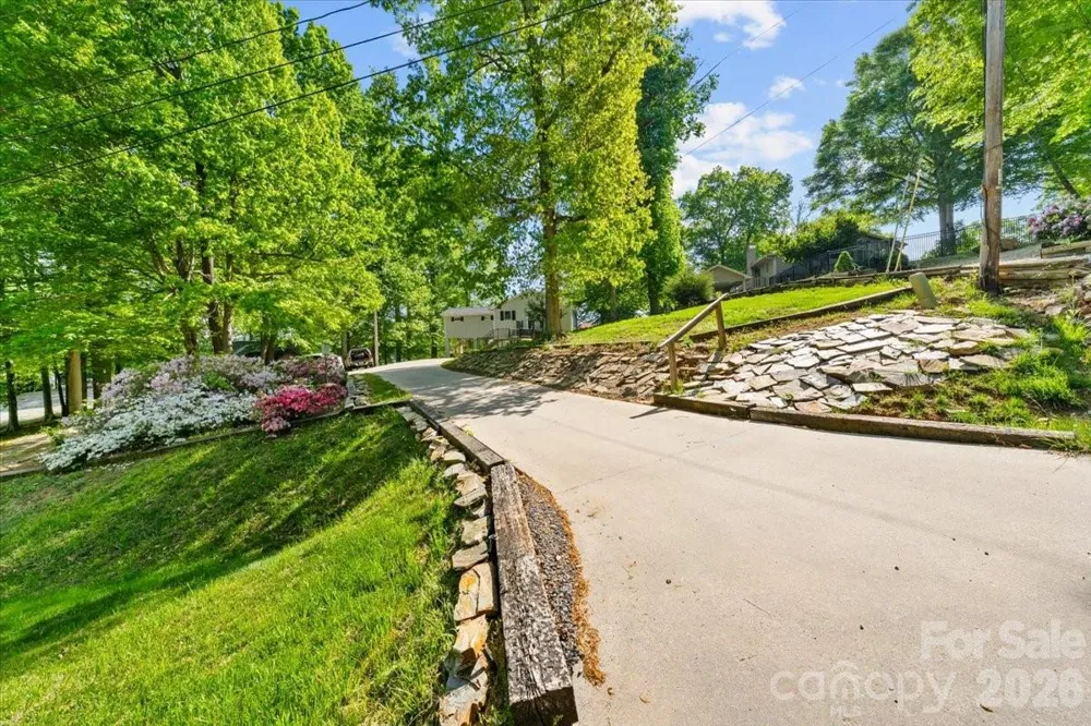 330 Hillview Drive Lexington, NC 27292