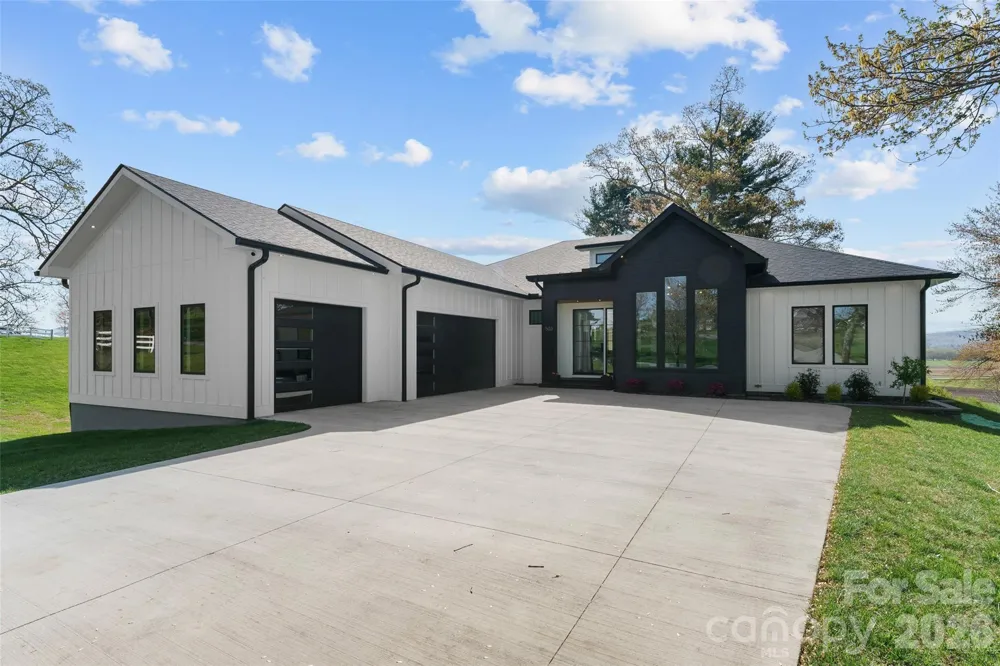 503 Nesbitt Drive Mills River, NC 28759