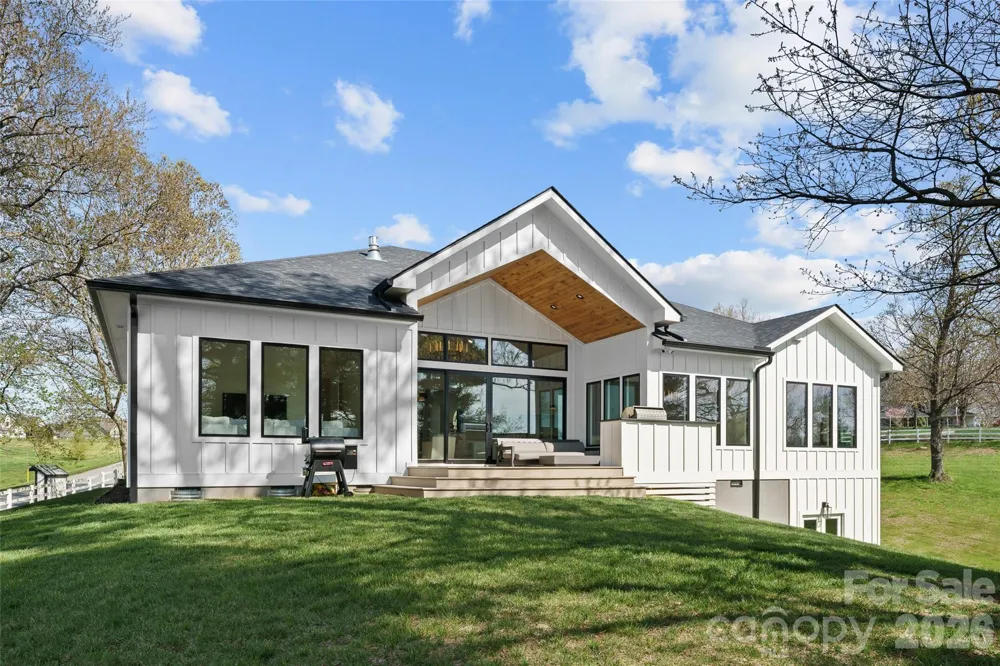 503 Nesbitt Drive Mills River, NC 28759