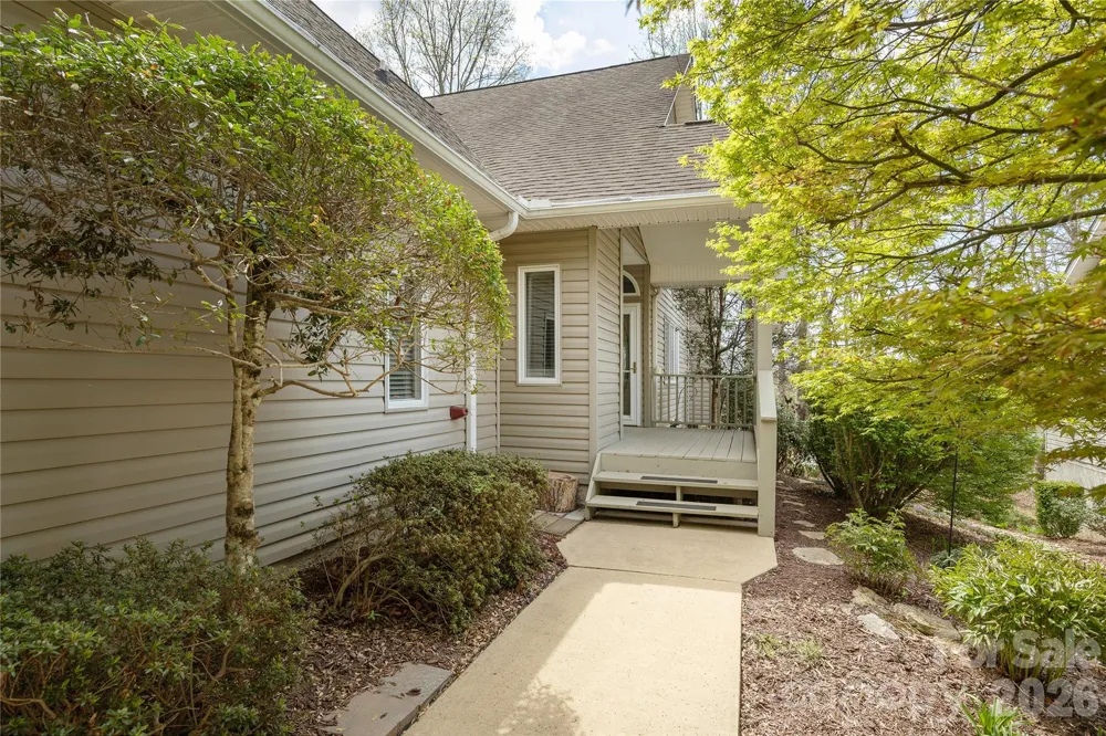 2115 Cumming Woods Court Hendersonville, NC 28739