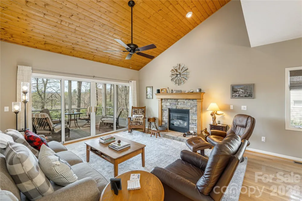 2115 Cumming Woods Court Hendersonville, NC 28739