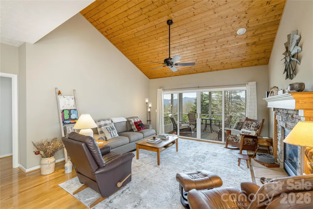 2115 Cumming Woods Court Hendersonville, NC 28739