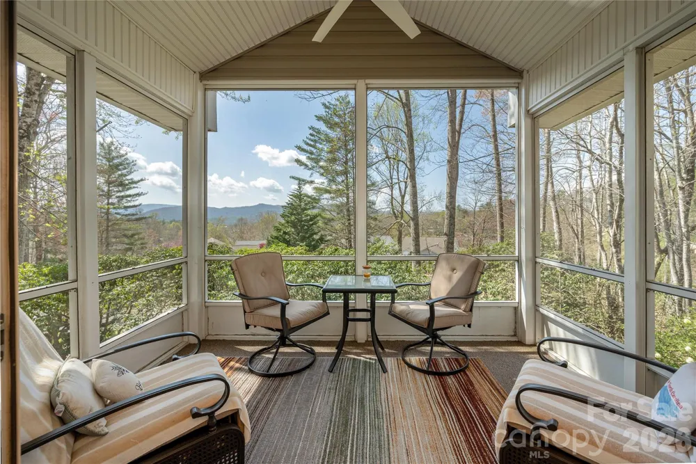 2115 Cumming Woods Court Hendersonville, NC 28739