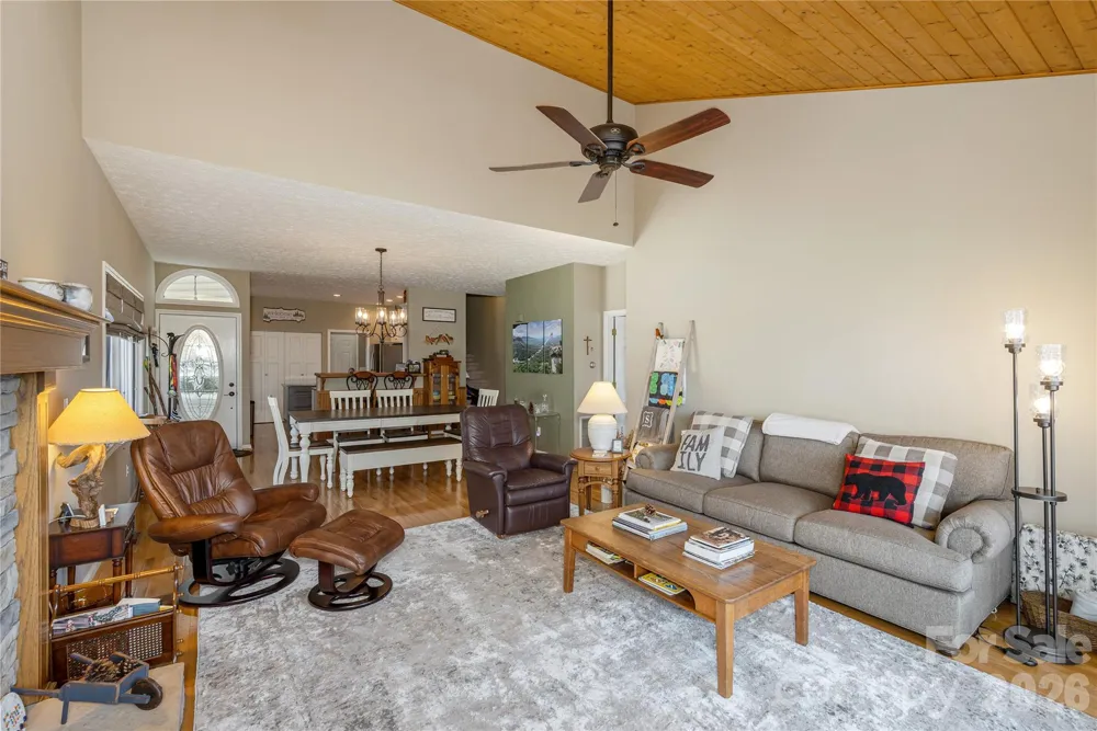 2115 Cumming Woods Court Hendersonville, NC 28739
