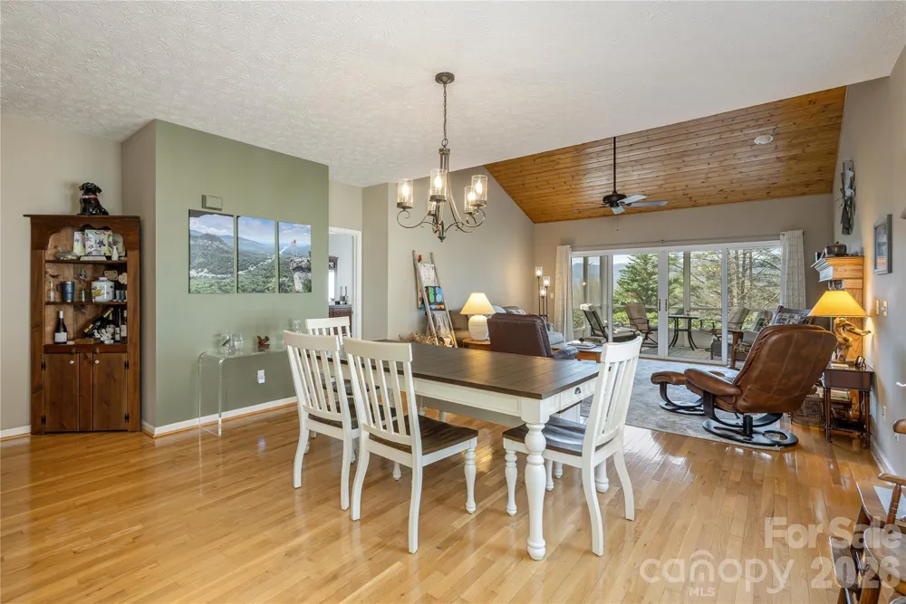 2115 Cumming Woods Court Hendersonville, NC 28739