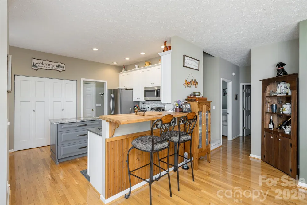 2115 Cumming Woods Court Hendersonville, NC 28739
