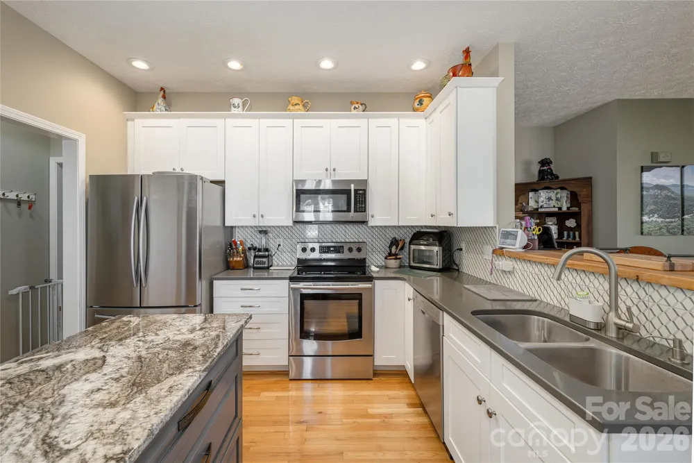 2115 Cumming Woods Court Hendersonville, NC 28739