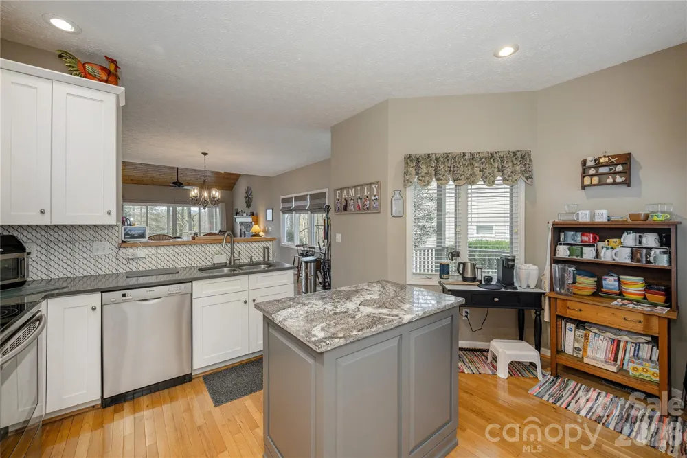 2115 Cumming Woods Court Hendersonville, NC 28739