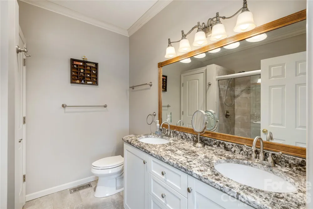 2115 Cumming Woods Court Hendersonville, NC 28739