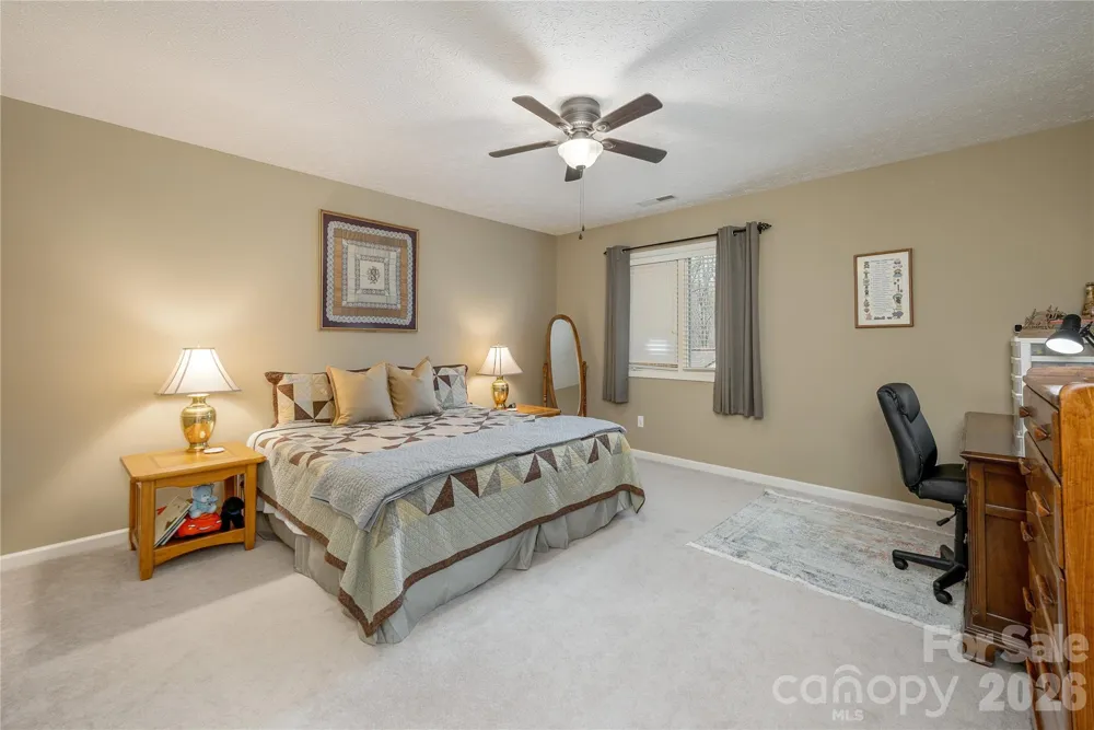 2115 Cumming Woods Court Hendersonville, NC 28739
