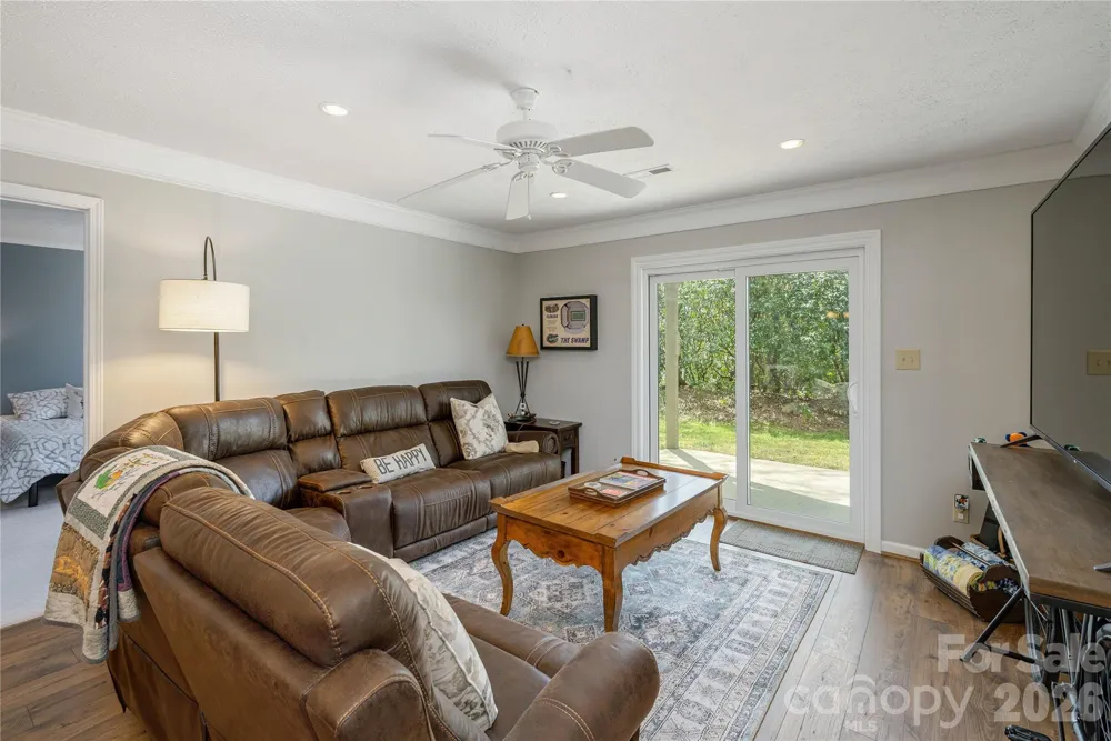 2115 Cumming Woods Court Hendersonville, NC 28739