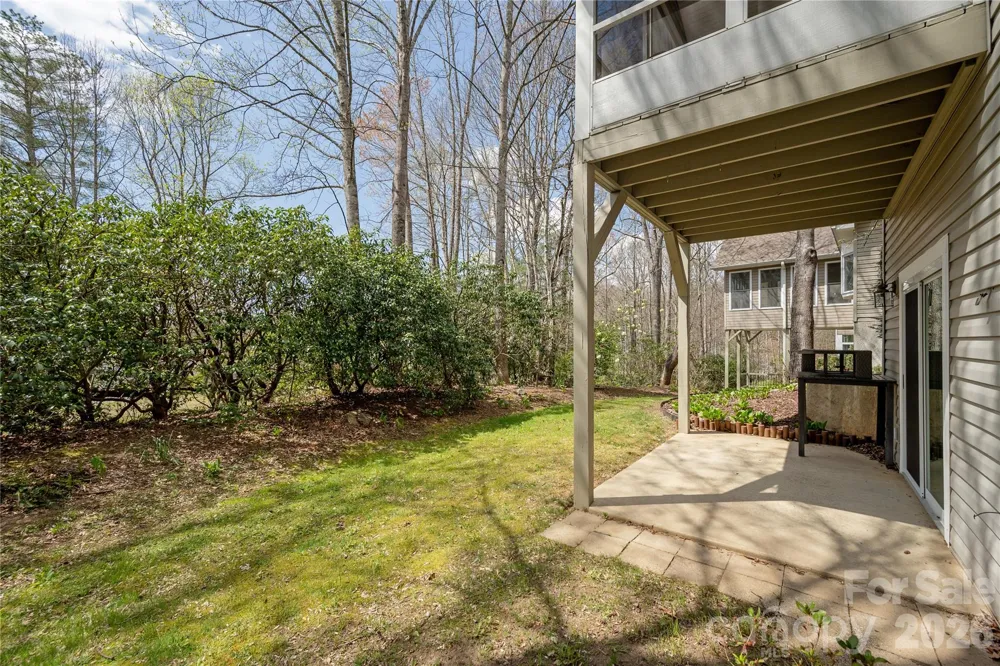 2115 Cumming Woods Court Hendersonville, NC 28739