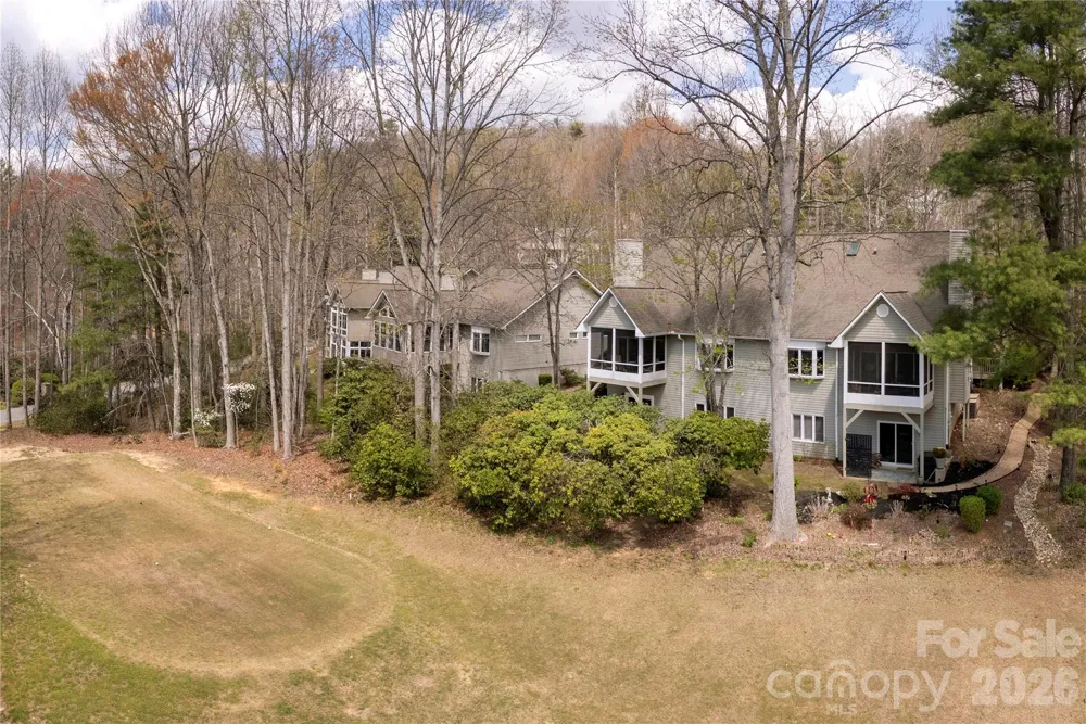 2115 Cumming Woods Court Hendersonville, NC 28739