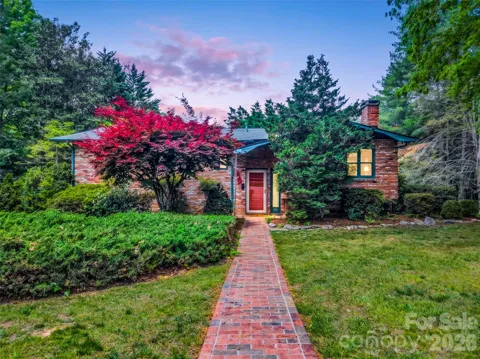122 W Sweetbriar Lane