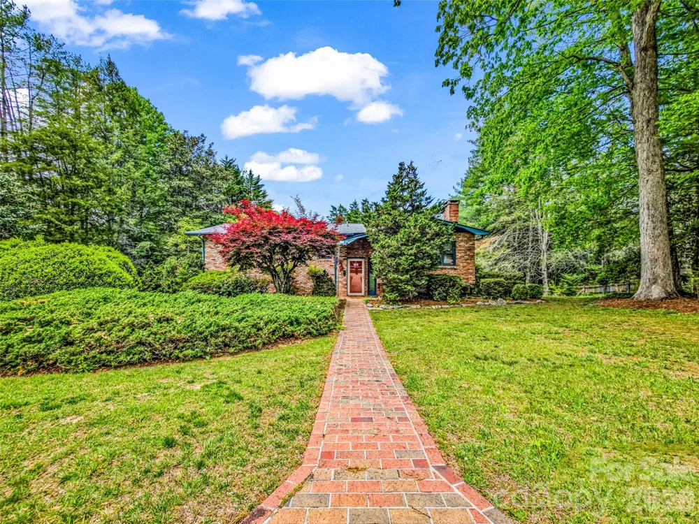 122 W Sweetbriar Lane Etowah, NC 28729