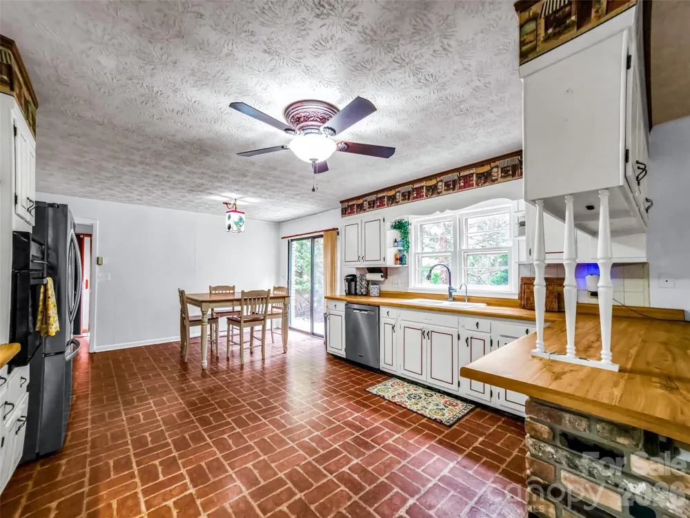122 W Sweetbriar Lane Etowah, NC 28729
