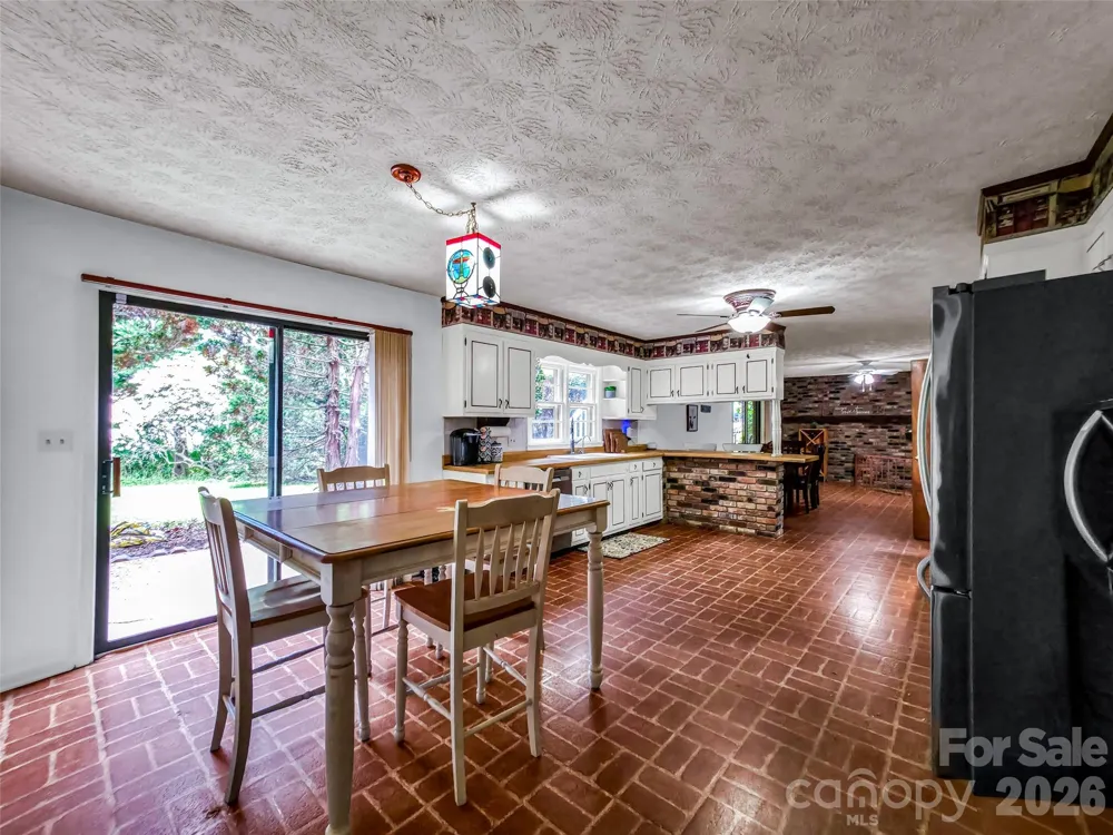122 W Sweetbriar Lane Etowah, NC 28729