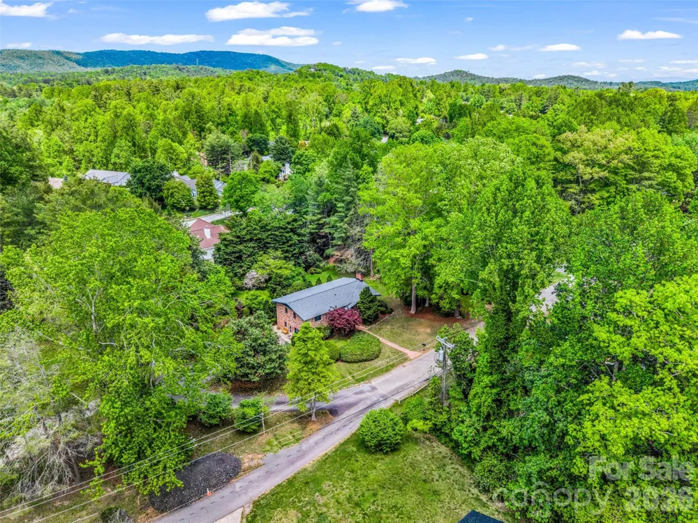 122 W Sweetbriar Lane Etowah, NC 28729