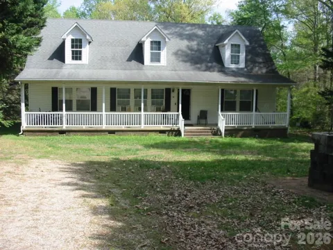 213 Vicki Way
