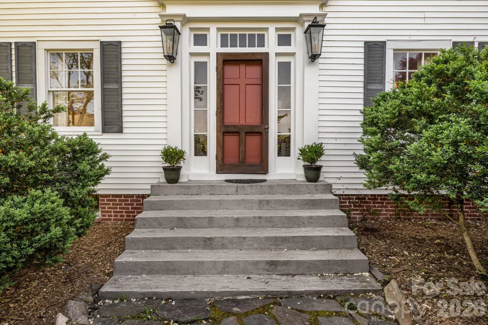 29 Walnut Street Hot Springs, NC 28743