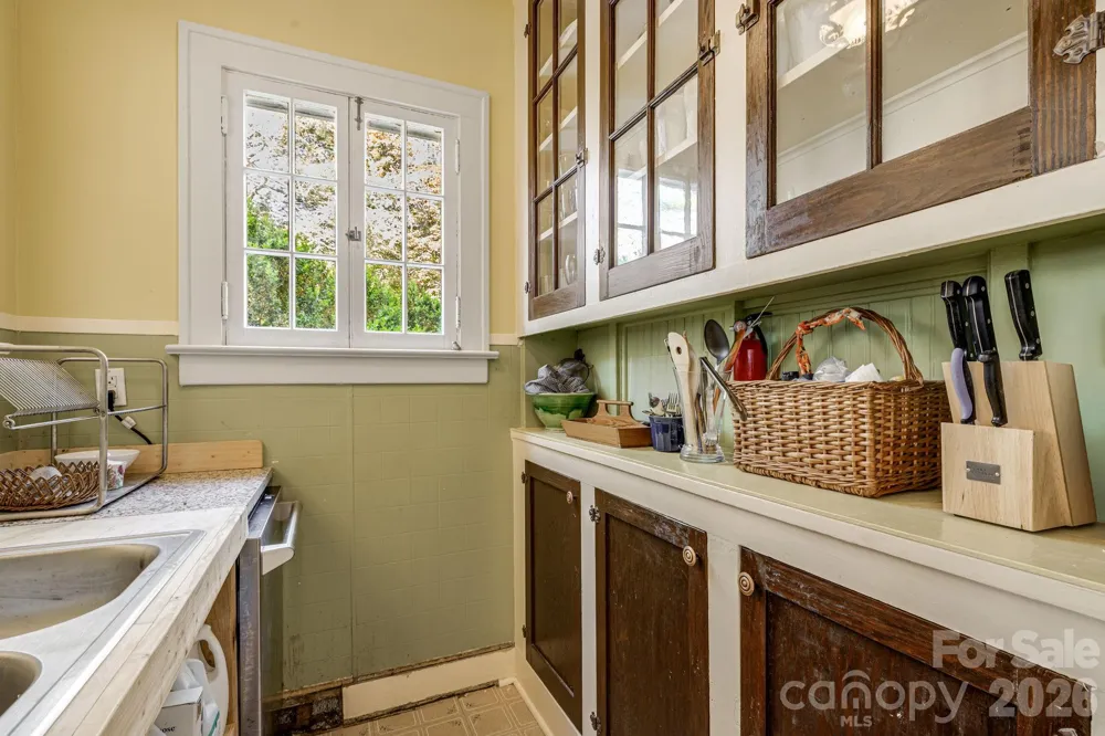 29 Walnut Street Hot Springs, NC 28743
