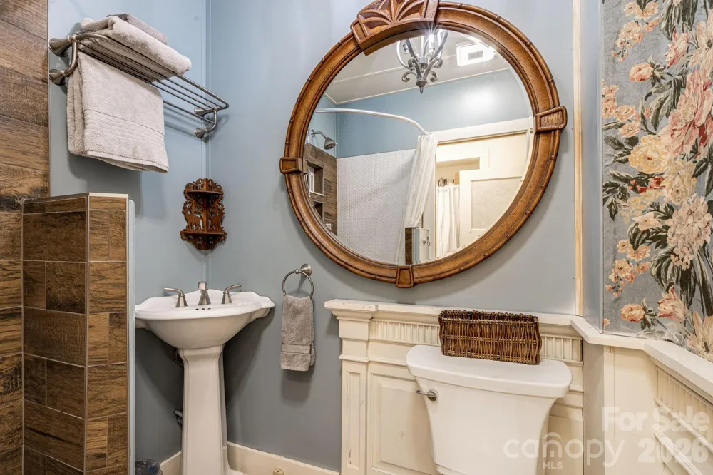 29 Walnut Street Hot Springs, NC 28743