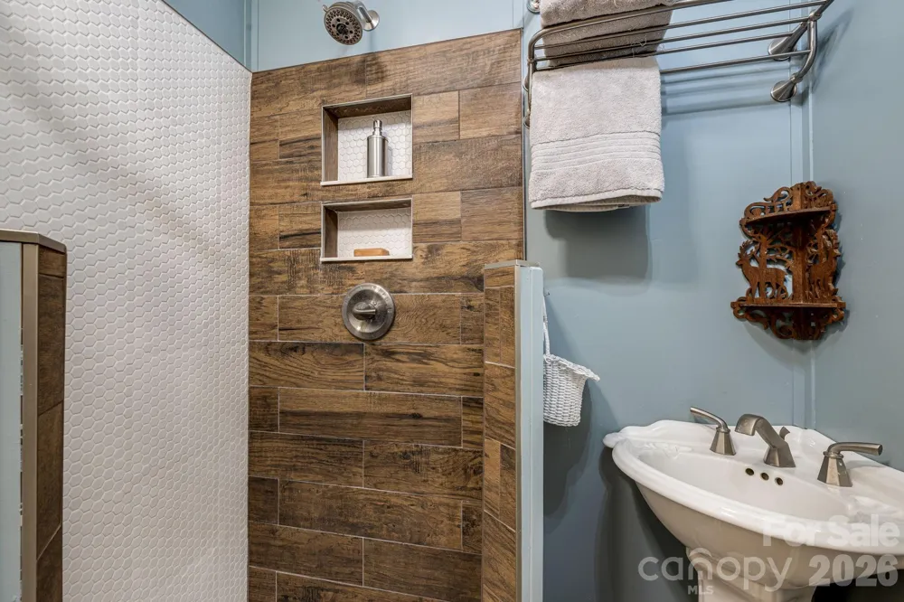 29 Walnut Street Hot Springs, NC 28743