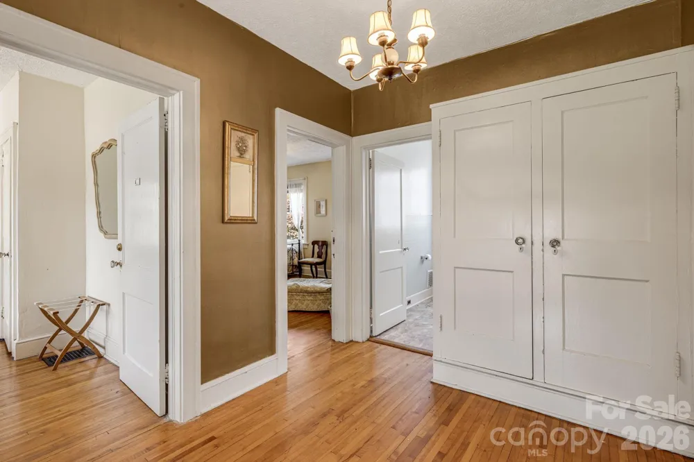 29 Walnut Street Hot Springs, NC 28743