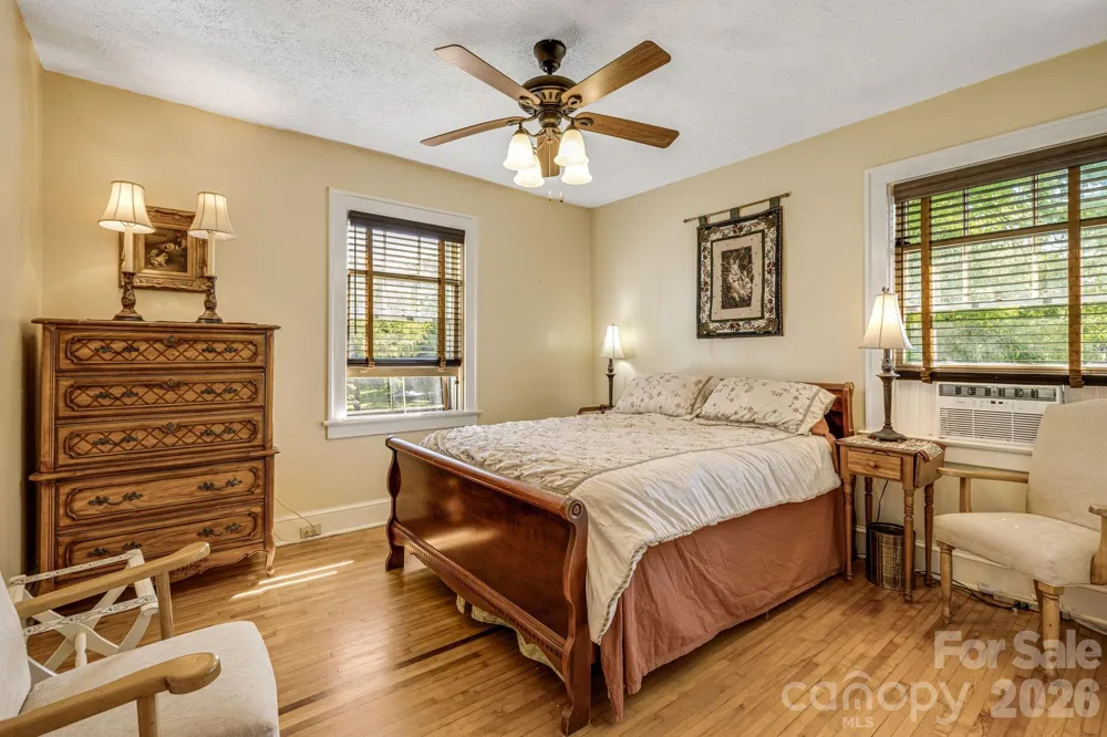 29 Walnut Street Hot Springs, NC 28743