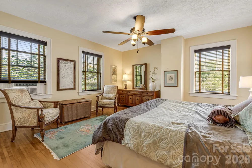 29 Walnut Street Hot Springs, NC 28743