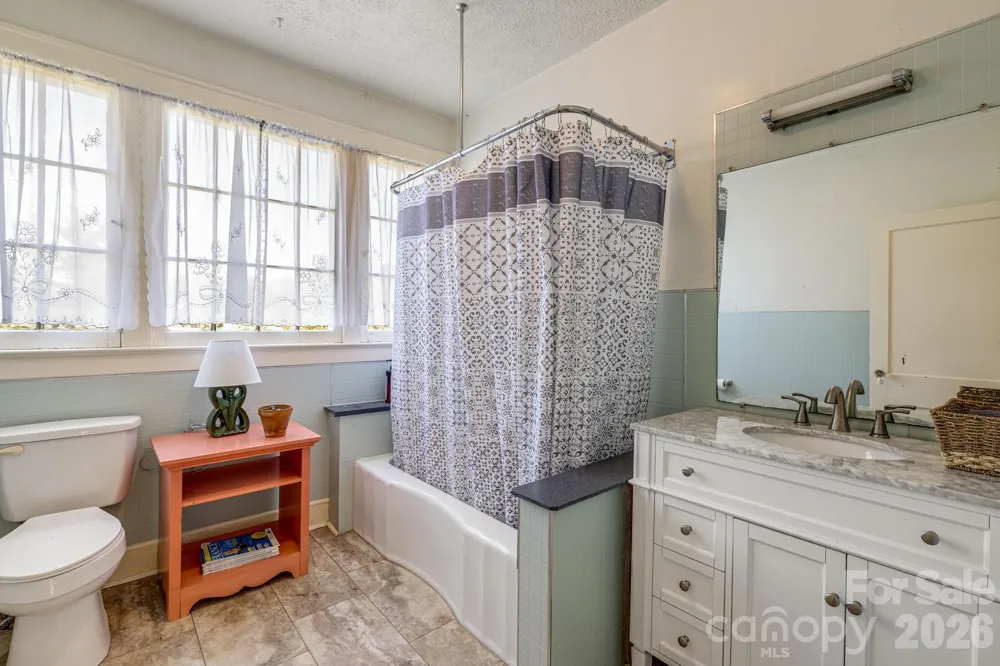 29 Walnut Street Hot Springs, NC 28743